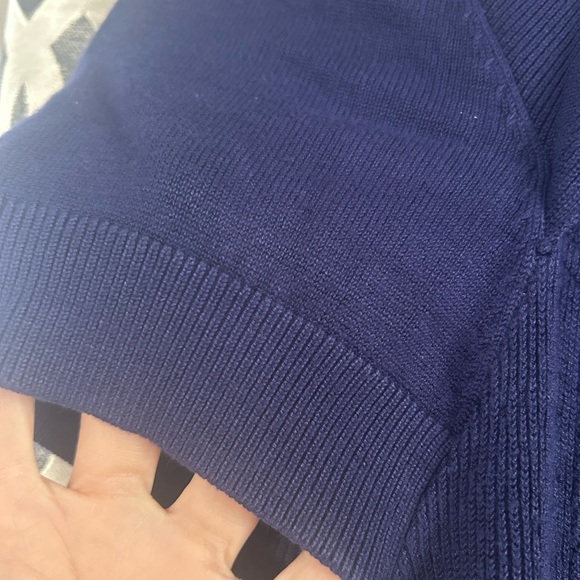 Short Sleeve Twist-Back Knit Top in Navy - Picture 4 of 8